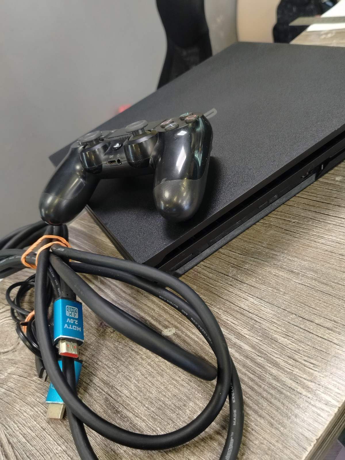 Sony Playstation 4 PRO / 1TB / 1 Джойстик