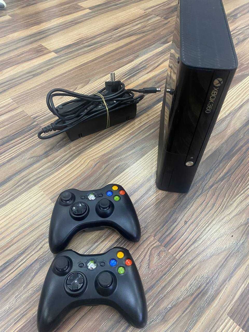 Xbox 360E freeboot 500gb 2 джойстика