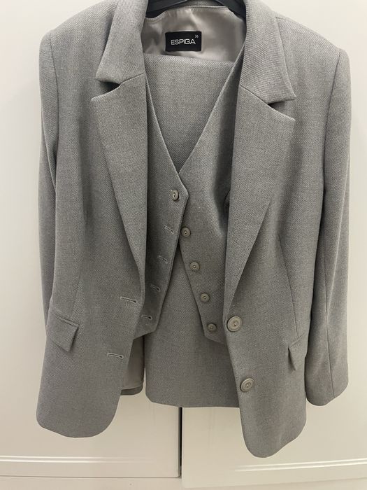 Продам костюм женский