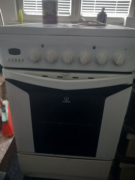 Готварска печка Indesit I5V62A(W)/EU