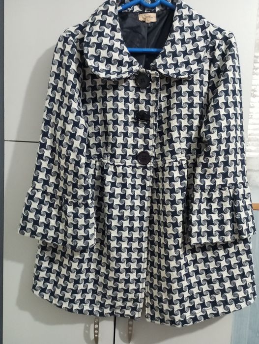 Jachetă cu mânecă trei sferturi, mărimea L. Transport 5 lei