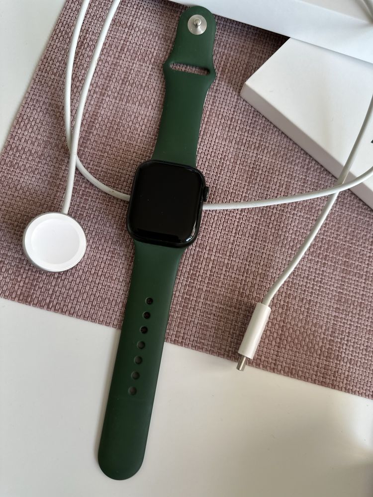 Часовник Apple Watch 7 series 41mm 98% живот на батерията