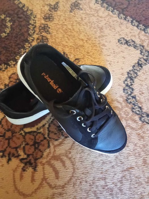 Vând     tenesi   timberlend