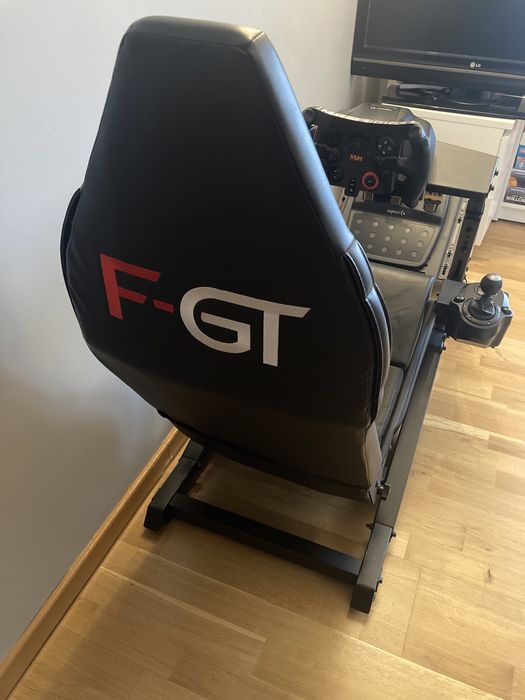 Next Level Racing F-GT + Logitech G29 (mod volan si schimbator)