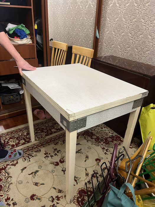 Продам срочно раздвижной стол книжка