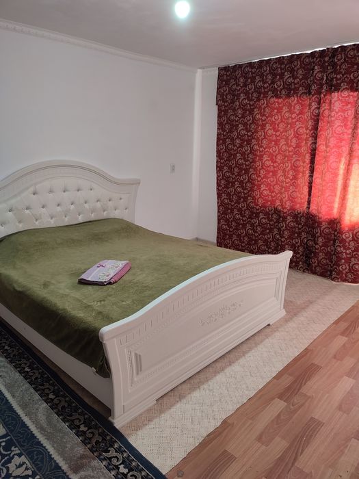 1 комнатная квартира посуточно,и по часам сдается в районе старого баз