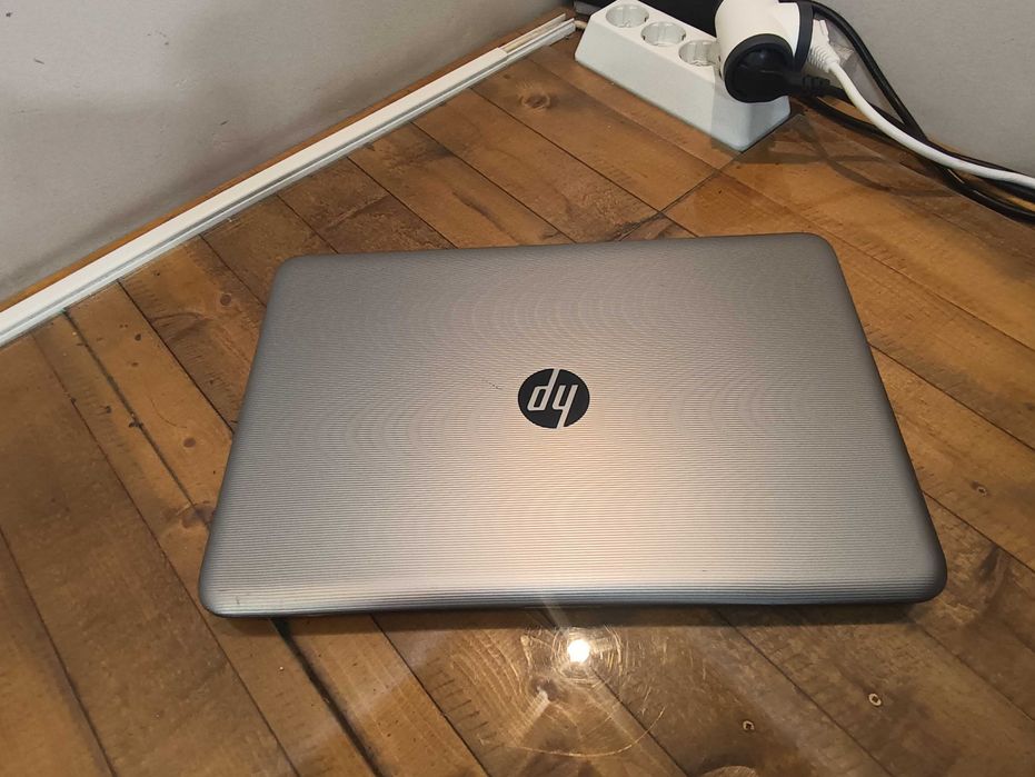 Лаптоп HP 15-ay089nb - i3 6006U  / 15,6"