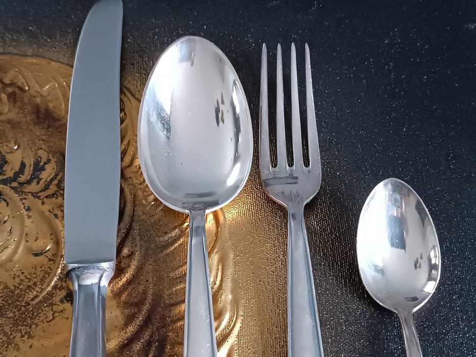 Нови, посребрени прибори