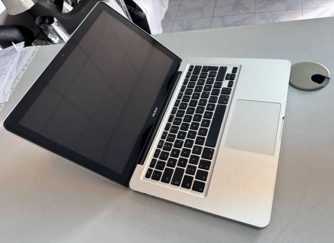 MacBook Pro A1278 13.3-inch, Core 2 Duo / 2GB RAM / 160GB