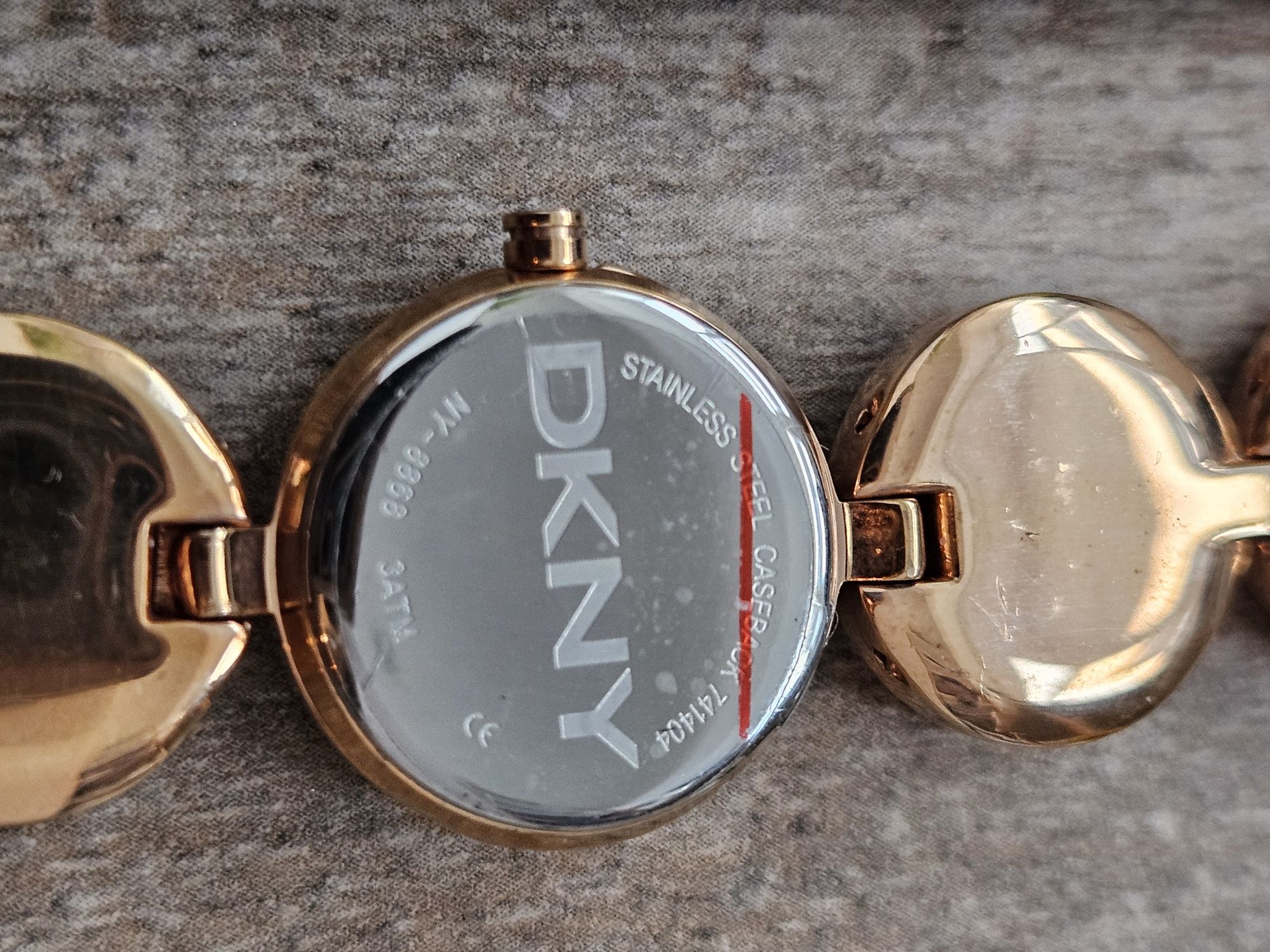 Ceas DKNY, model NY8868, culoare rose-gold