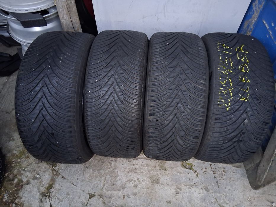 235 45 17 KLEBER 4броя зимни