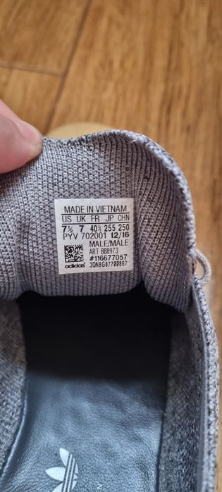 Adidasi Adidas         .