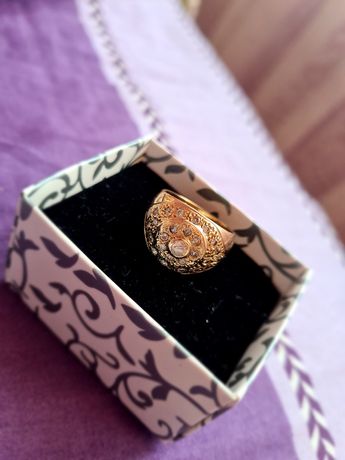 Уникален Златен дамски пръстен с цирконий - 7гр.