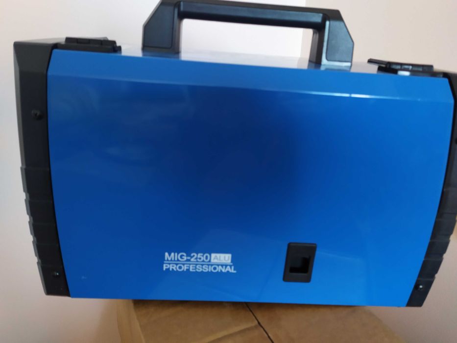 Телоподаващо 250А за АЛУМИНИЙ  Синергичен Заваръчен апарат