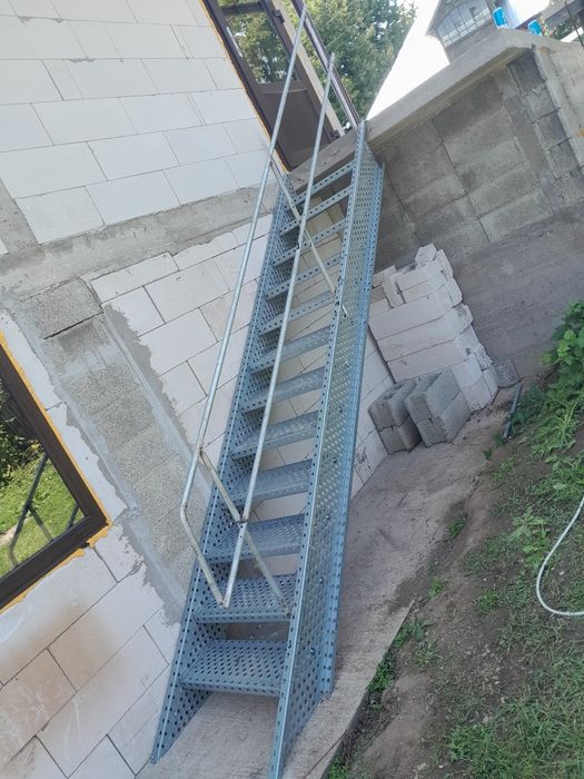 Scări metalice galvanizate la orice demisiune asiguram transport ori u