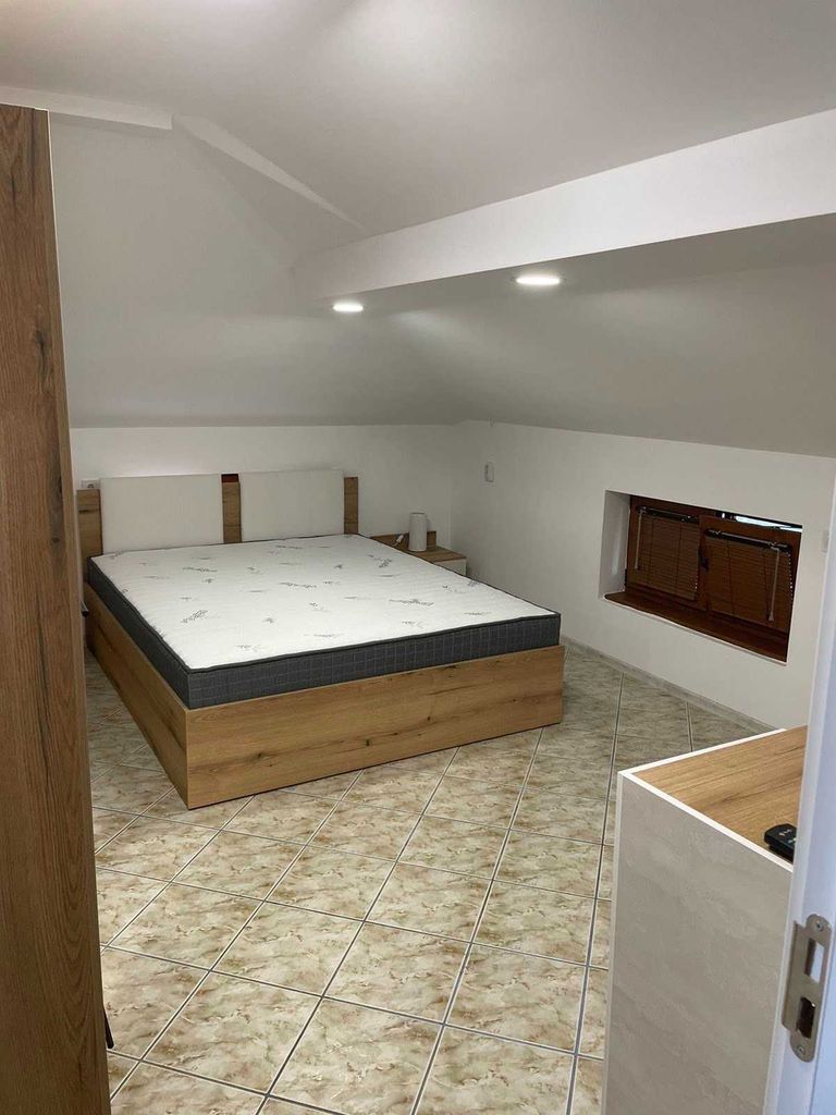 Дава се под наем Тристаен апартамент в Бургас, Сарафово - 115 кв.м за 242.25 € - Снимка #2