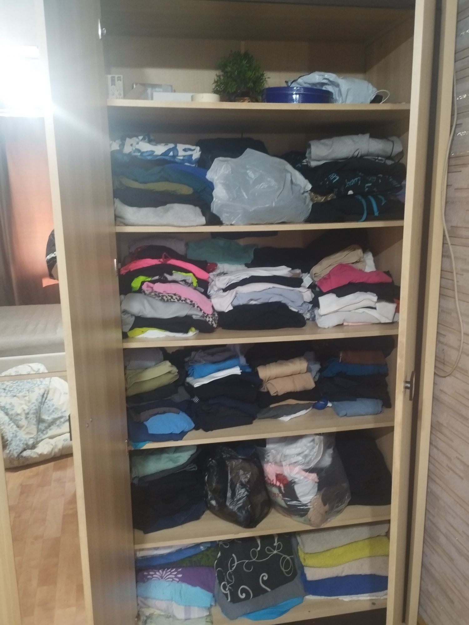 Срочно продам шкаф и кровать