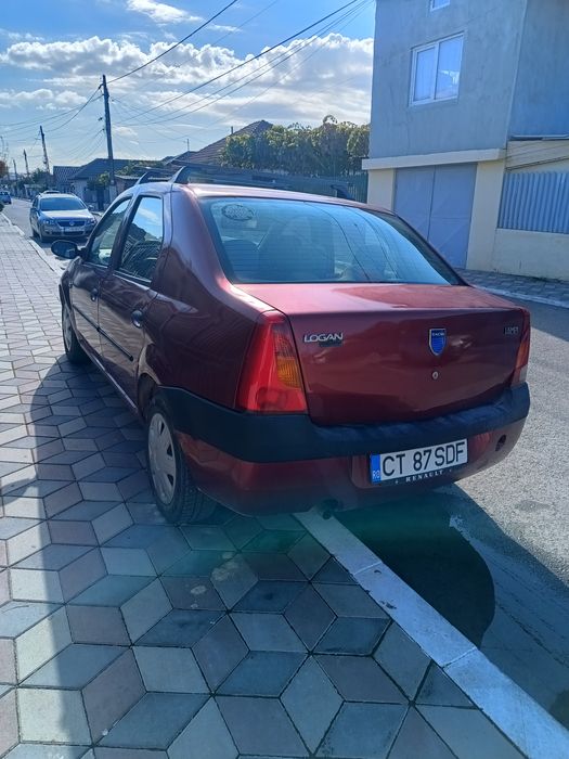 Vând Dacia Logan