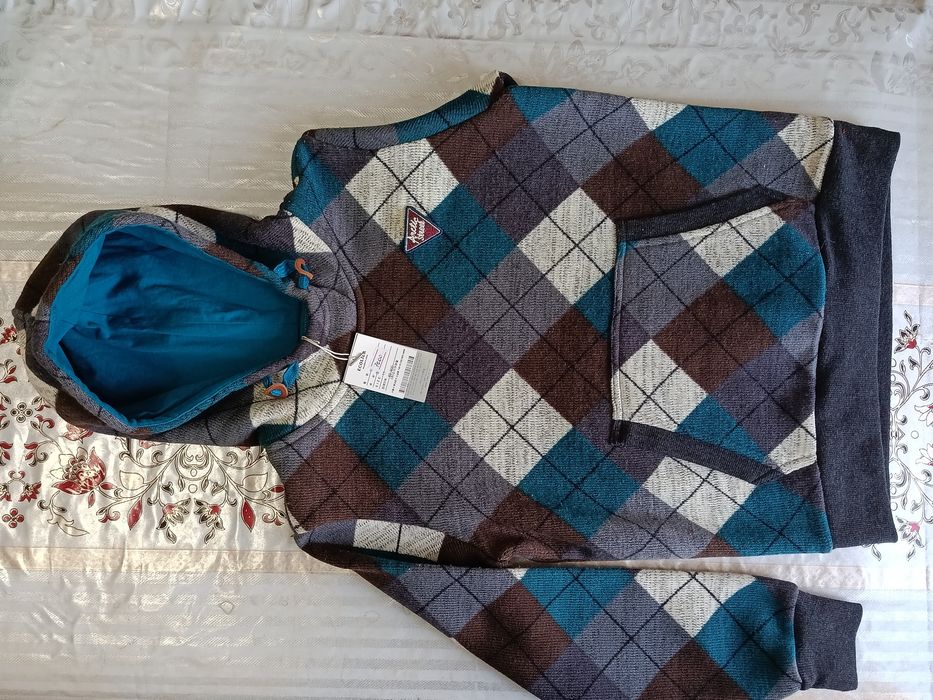 Детская одежда. Свитер с капюшоном