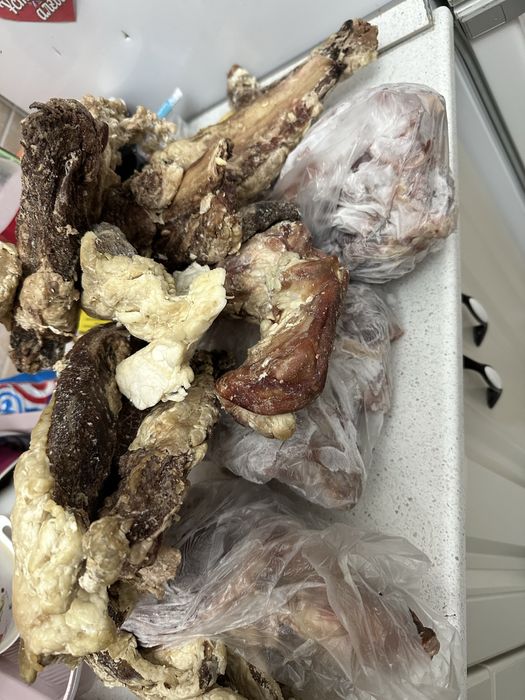 Сүрленген ет бар. Өткен жылғы. Холодилникте жатып қалған .