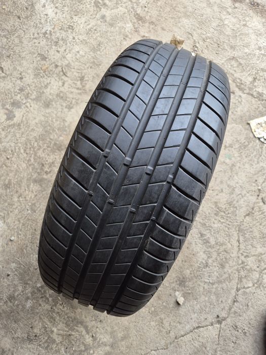 O bucată 215/55 R16 vară - una Bridgestone Goodyear Continental