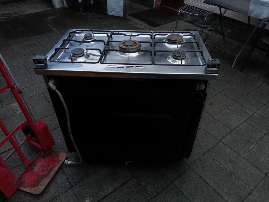 Aragaz 5 arzătoare și cuptor