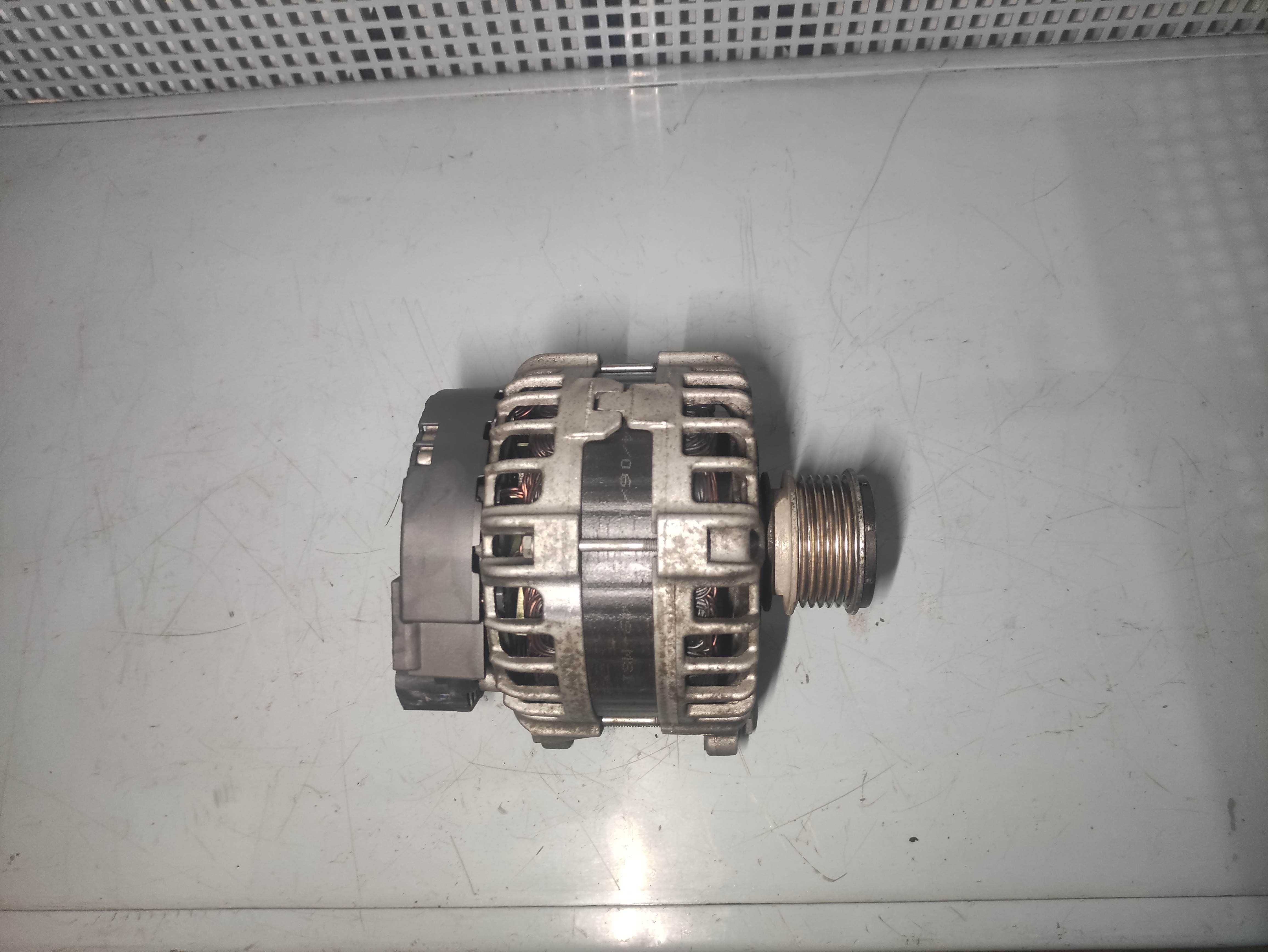 Alternator volkswagen vw passat b7 cod 03l903024F