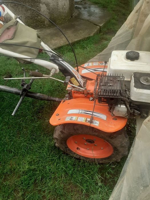 Vând motosapa ruris710k perfect funcțional cu remorca și utilaje