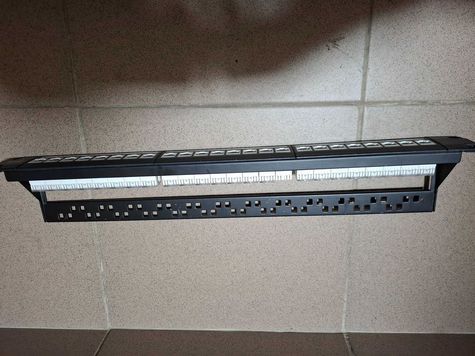 Patch panel RJ45 CAT.5E - 24 de porturi