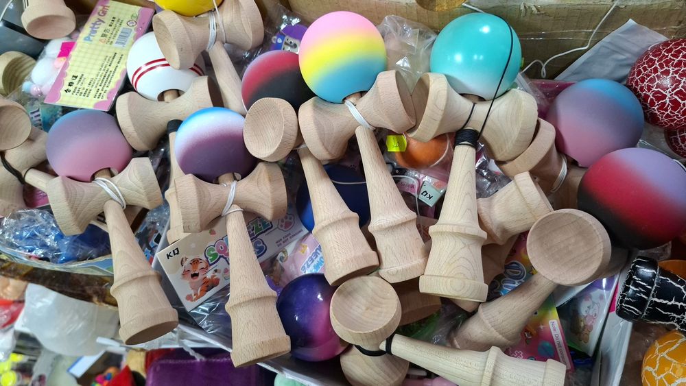 Kendama 70  lei .60 lei . 50 lei. 40 lei . Kendama . Doar ridicare din