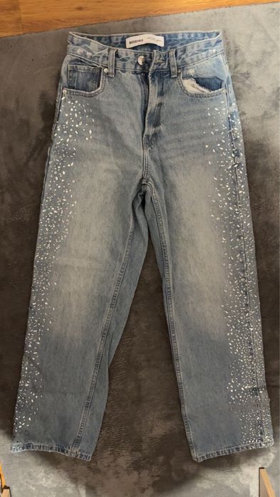 Дънки с камъчета от Бершка