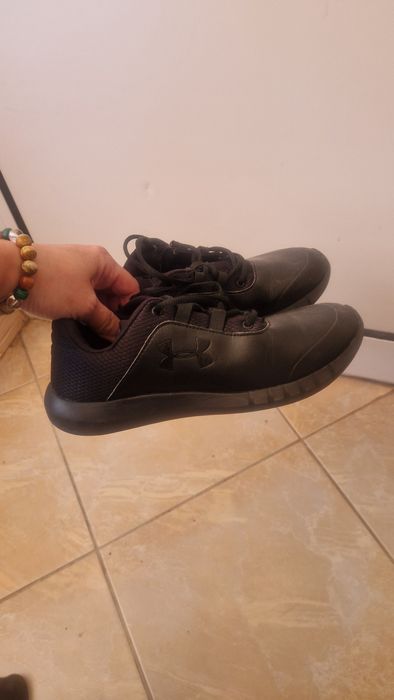 Маратонки under-38,5 номер