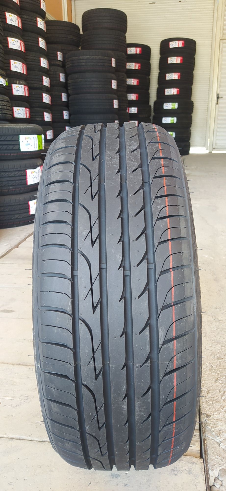 225/45R18 Three-A P606