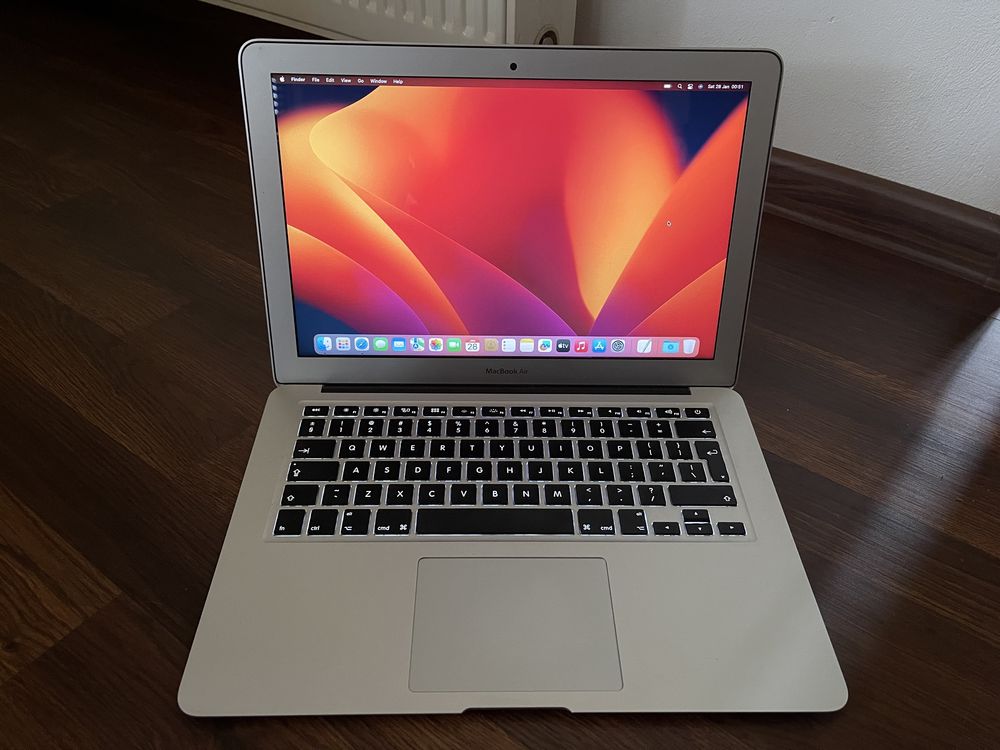 MacBook Air i5 8GB 256GB 73 cicluri Mac Os si Windows