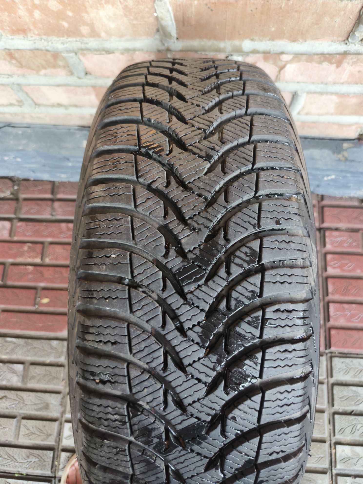 Продаются зимние шины Michelin Alpin A4 195/60 R15 с дисками

Состо