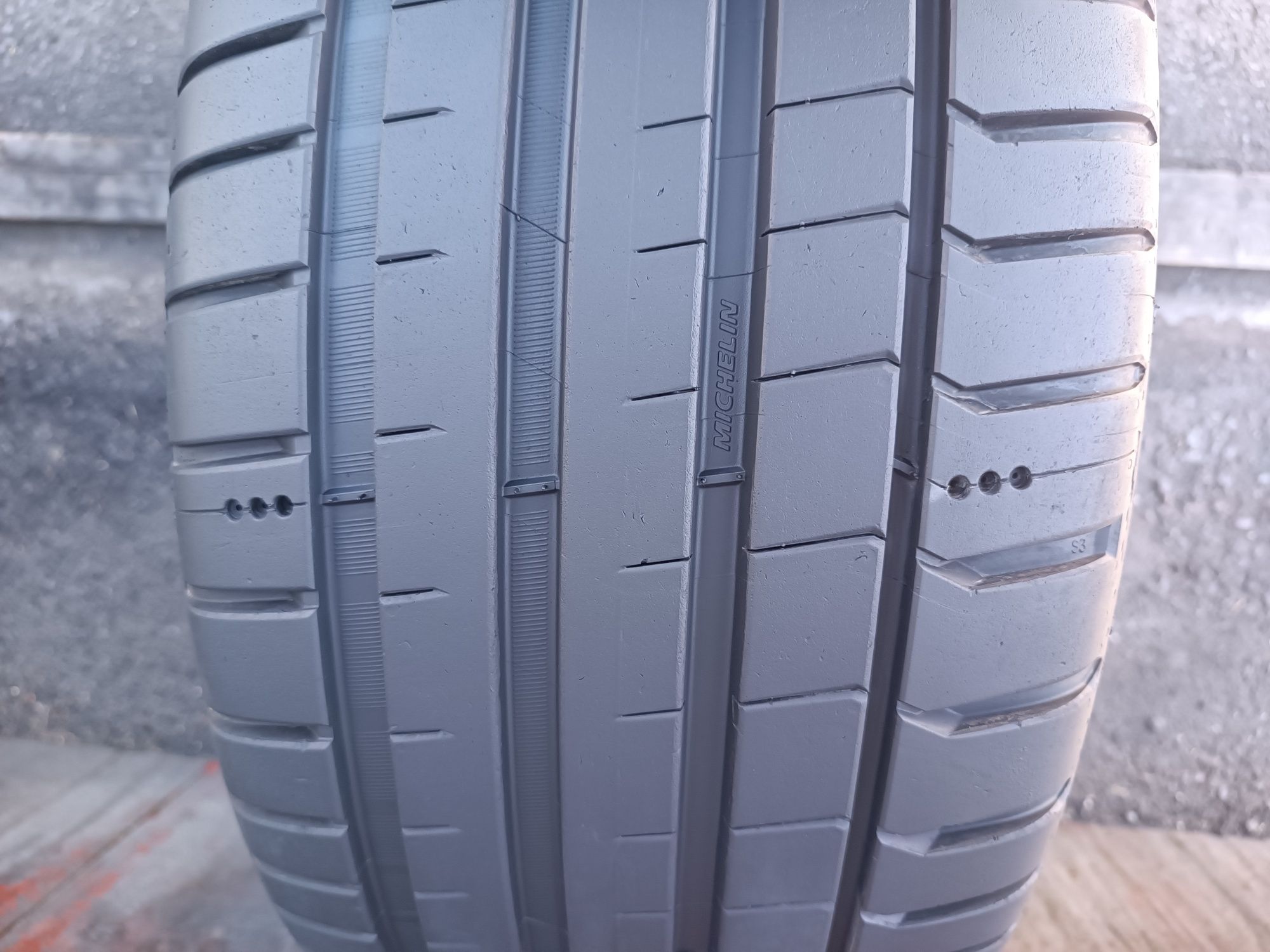 245/40/18 Michelin Дот 1225
