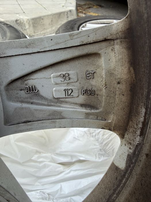 Зимни гуми с джанти DEZENT 215/60/17