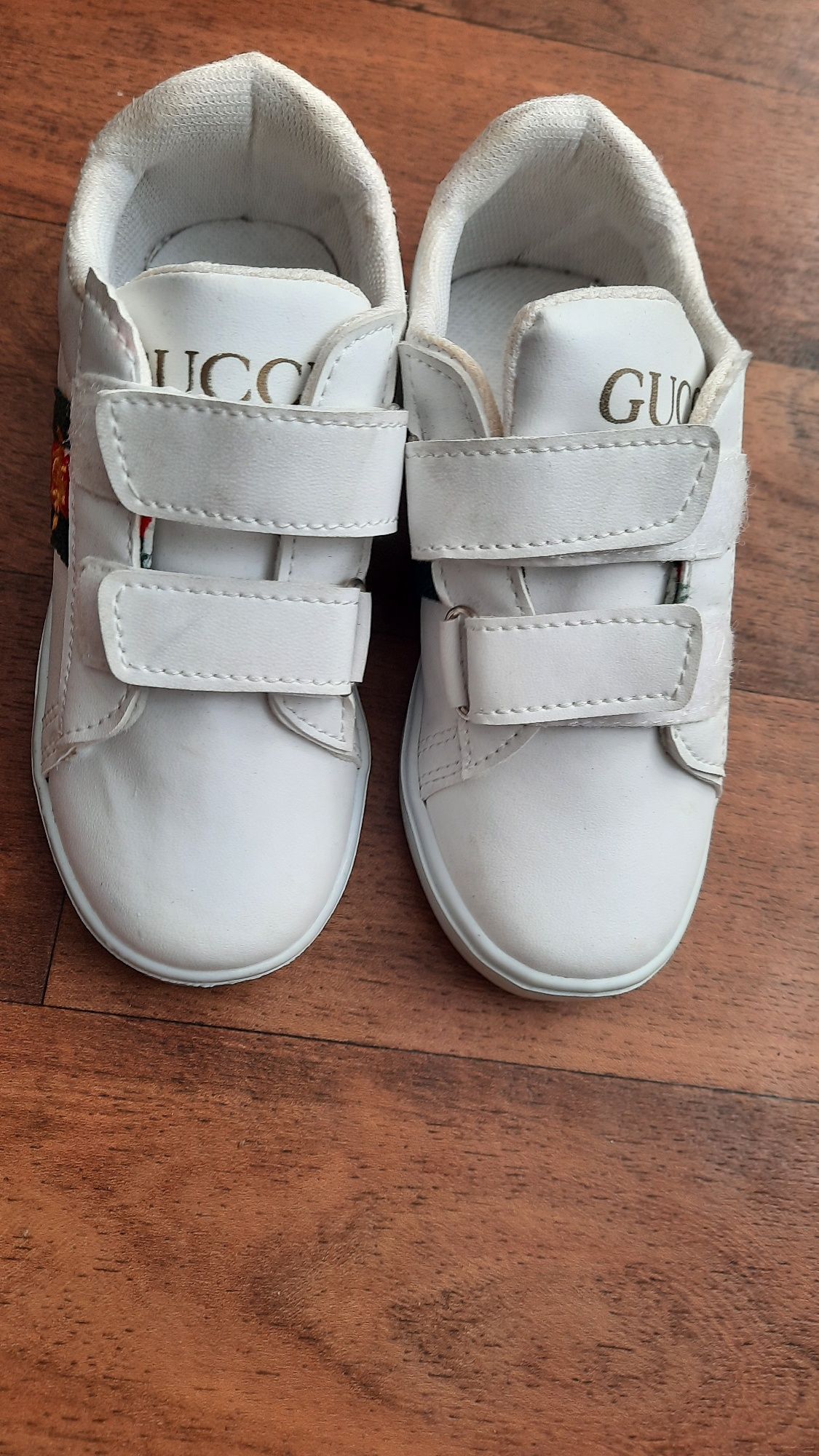 Adidași marca Gucci