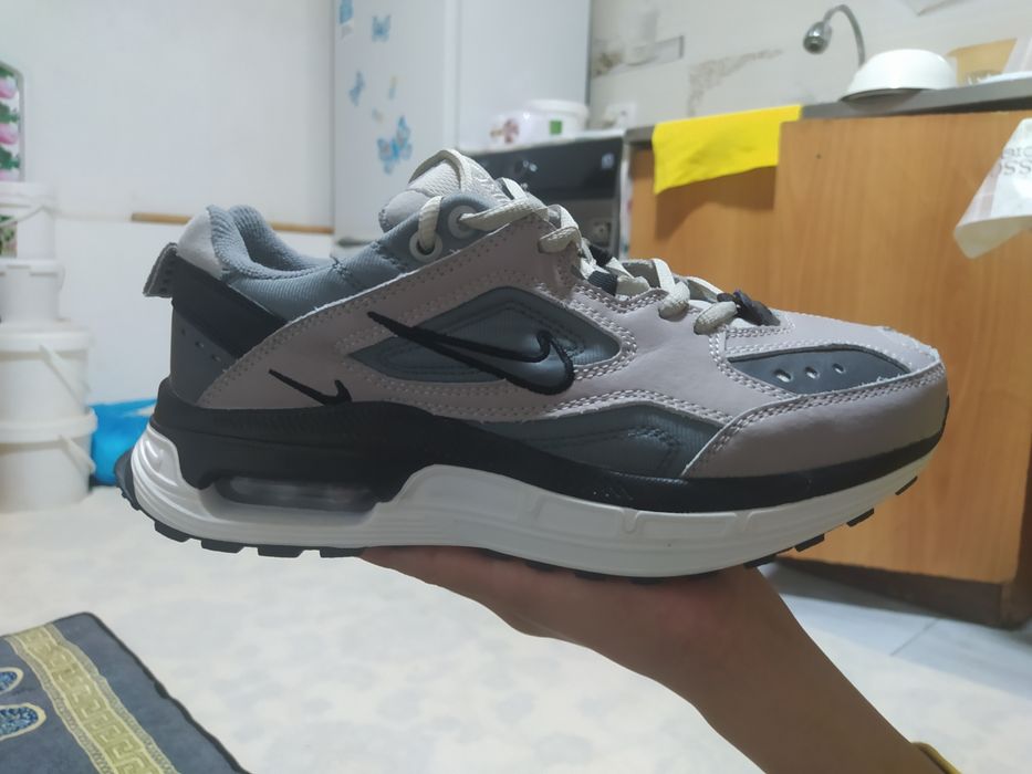 NIKE orginal krassovka ayollar uchun razmeri 40