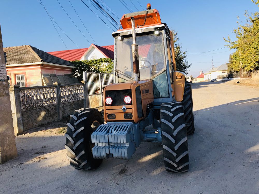 Dezmembrez tractor renault 100cp