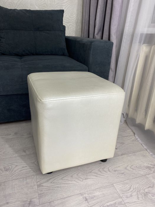 Продам пуфик светло бежевый