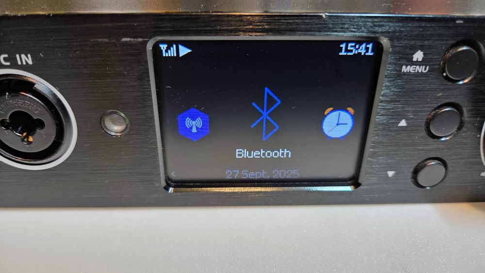 Omnitronic DJP-900NET Class D Amplifier with bluetooth, Internet Radio