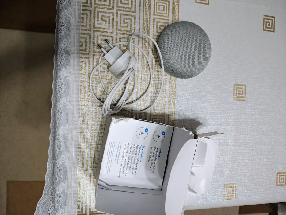 Google Home Mini.Pret. 100 lei.
