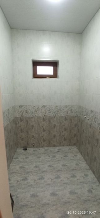 Uy sotiladi 5 xonali 6 sotihli hovli