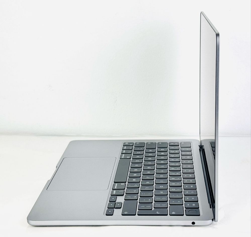 НОВ! Apple MacBook Air 13 M3 2024 16RAM 256GB Space Gray Гаранция!