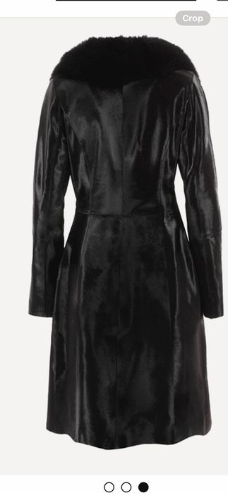 Продавам елегантно палто от пони с яка от черна лисица