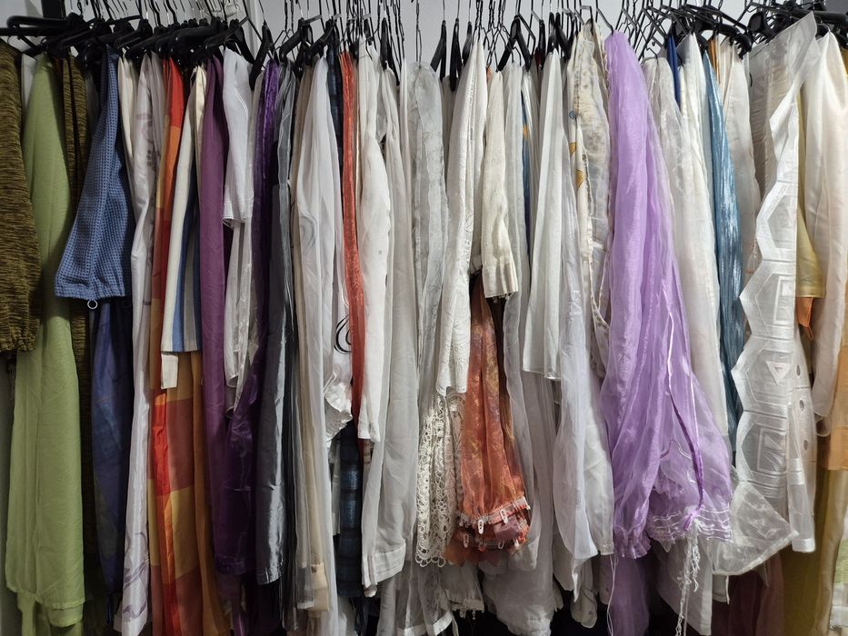 Vand magazin de haine si incaltaminte second hand