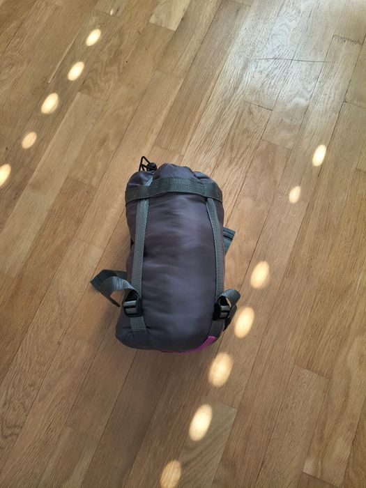 Vand 2 saci de dormit  camping, pt copii