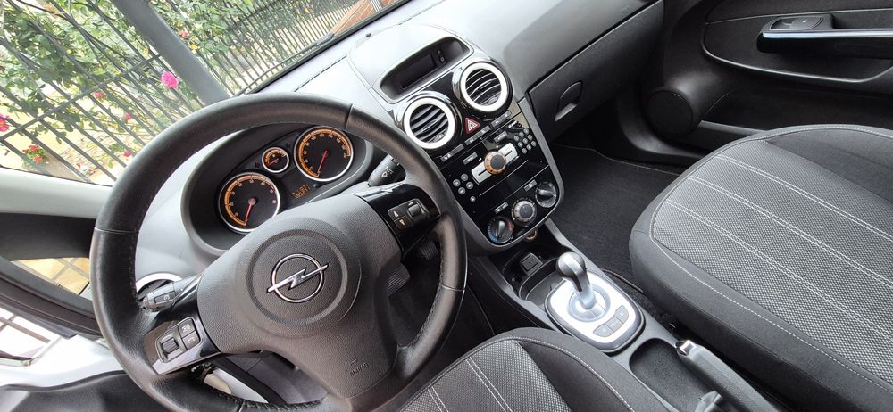 Vând Opel corsa automat