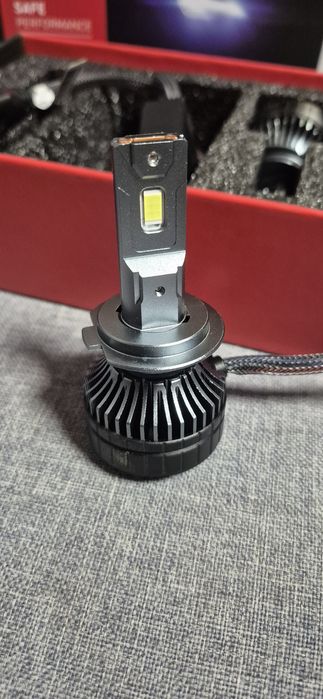 Продавам Лед крушки H7 / H4